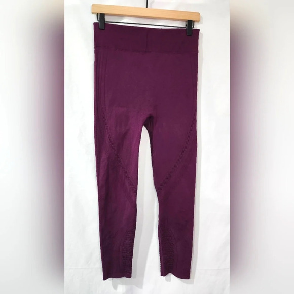 Fabletics Women's Leggings Deep Purple Cropped Cutout Raw Hem Workout Yoga Train - Picture 1 of 7